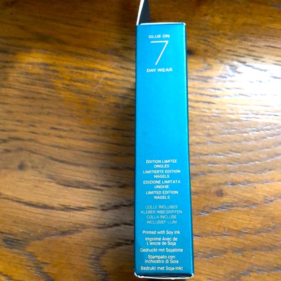 New Kiss Voguish Fantasy Limited Edition glue on nails-28 assorted holiday nails - Picture 4 of 6